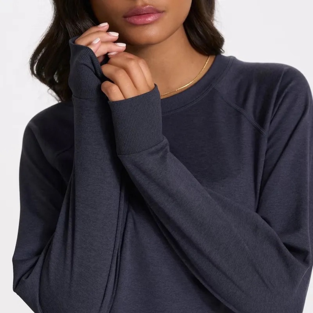 VUORI WOMEN'S LONG SLEEVE HALO CREW- Midnight Navy